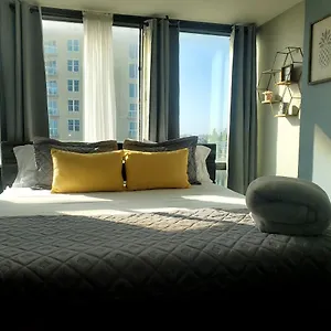 Oceanfront Couple's Getaway Aparthotel